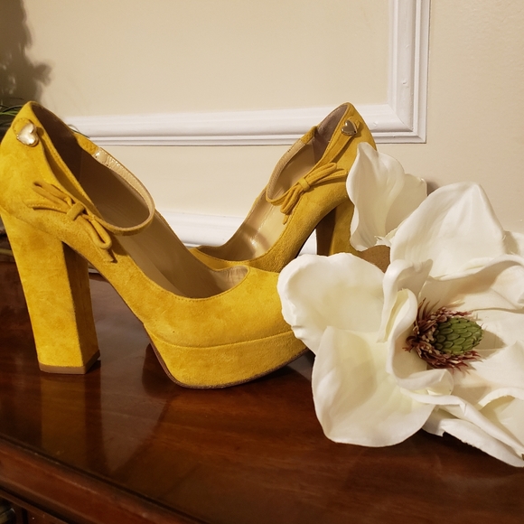 MUST HAVE Suede MUSTARD HEELS!!! - Picture 2 of 7
